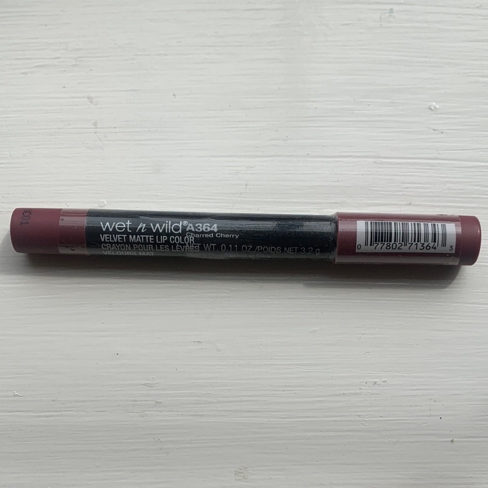 ⭐️ wet n wild Velvet Matte Lip Color A364 Charred Cherry
